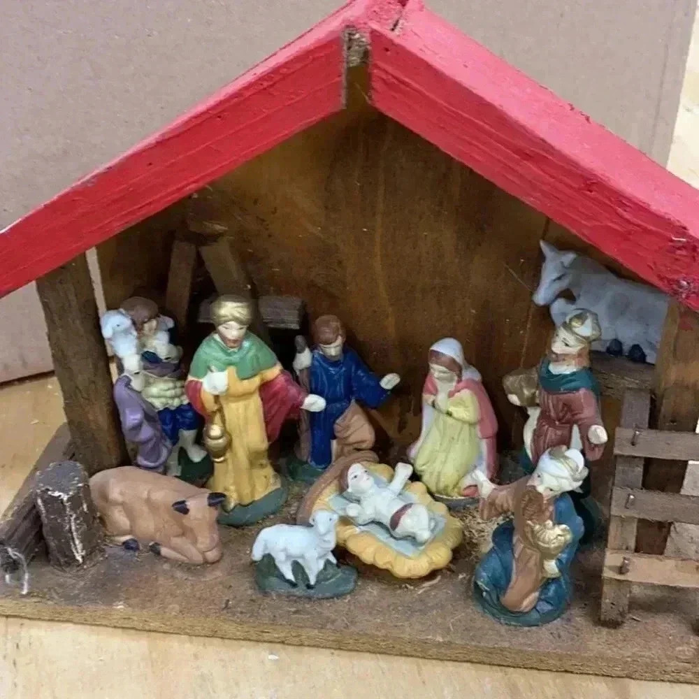 Nativity Set - Picture 1 of 3